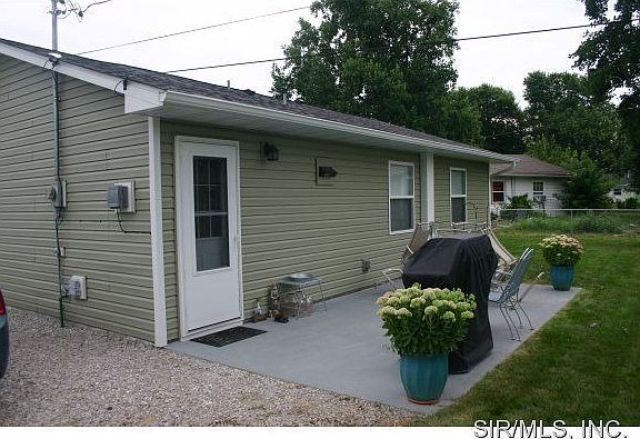 3rd image of 2104 Wilson Ave
