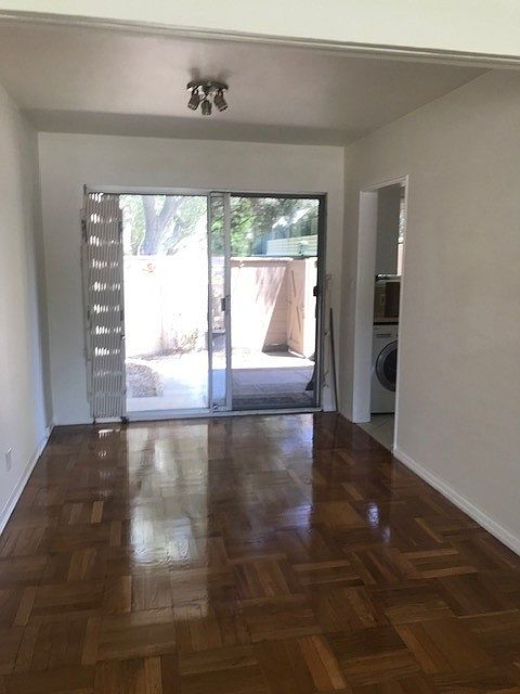 Dining area/Sliding door to outside patio