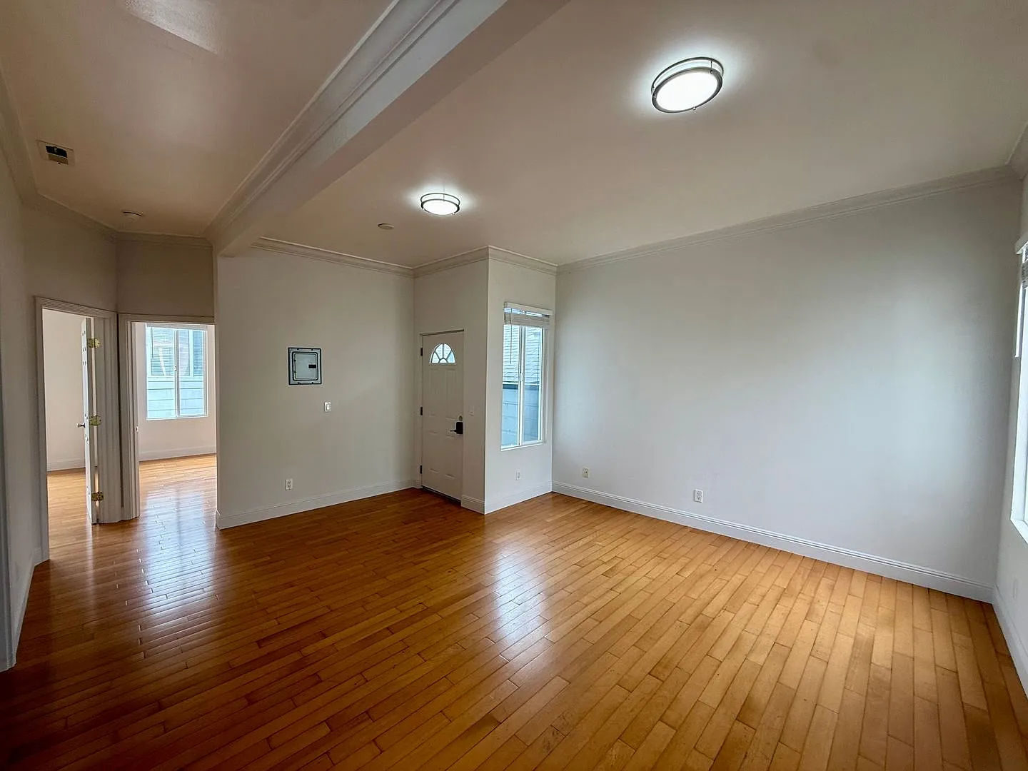 Spacious Top Floor Nopa 2br/1.5ba — Photo 4
