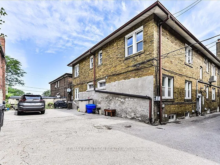 1130 Avenue Rd #3 — Photo 15