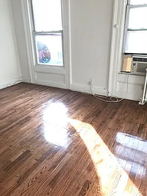 Rented by Alexander Bilu, LREB | media 10