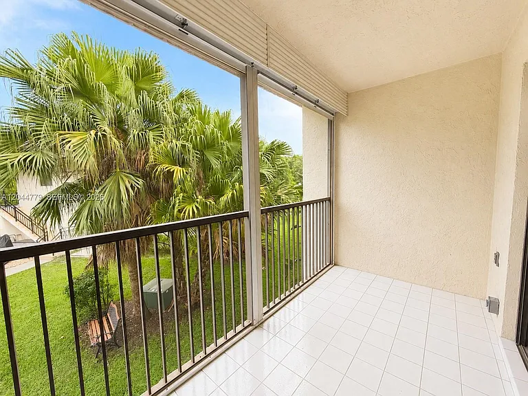 405 Lakeview Dr #202 — Photo 15