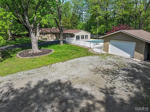 5th image of 315 Lake Dr