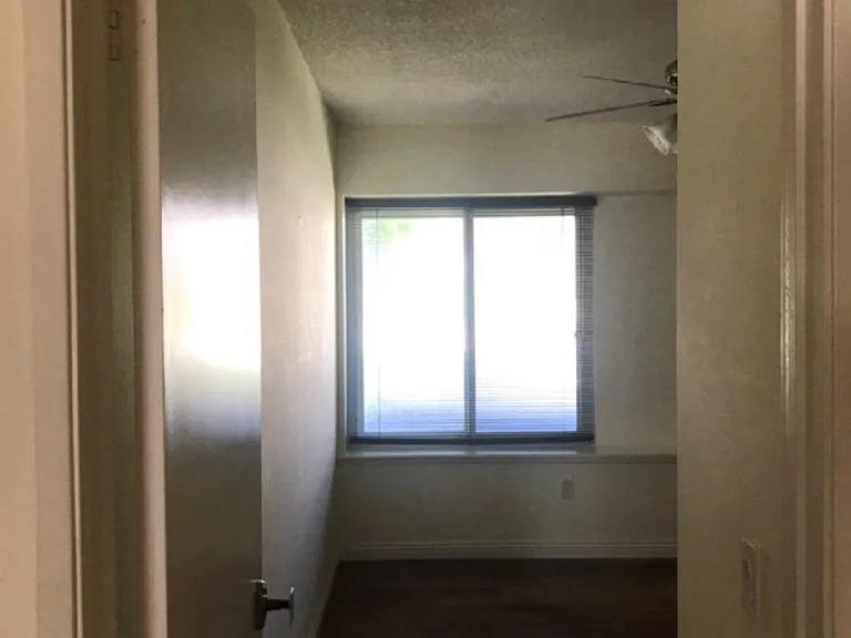 928 Jefferson St — Photo 10