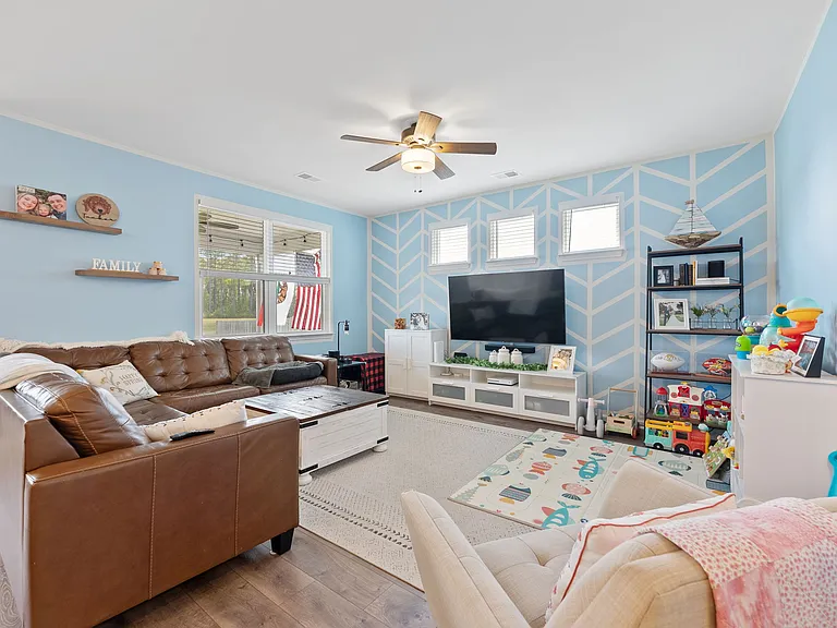 173 Greenwich Dr — Photo 12