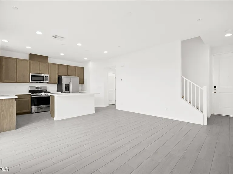 10140 Gabby Glen St — Photo 7