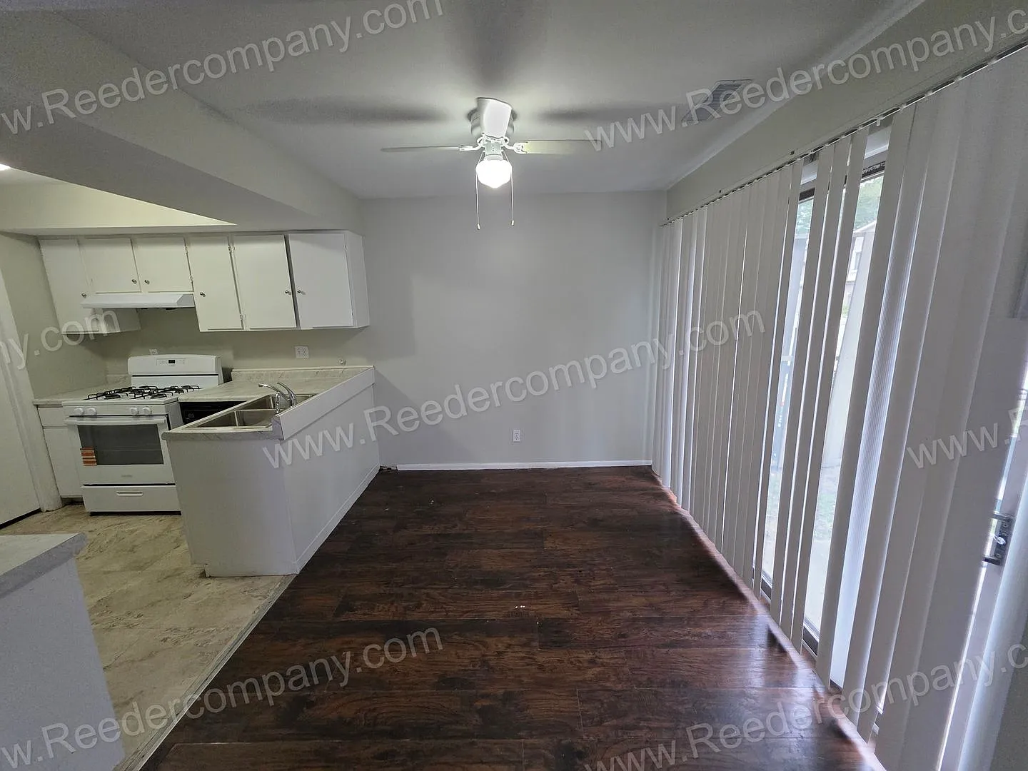 Spacious 3 Bedroom 1.5 Bath Townhome walking distance to Morton High School — Photo 4
