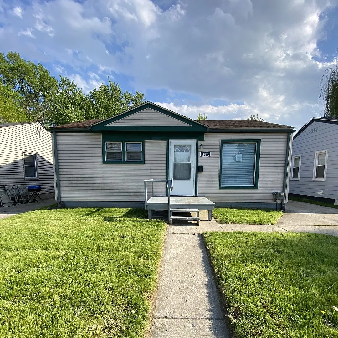 Bright 3-Bedroom Ranch for Lease in Warren — Photo 1