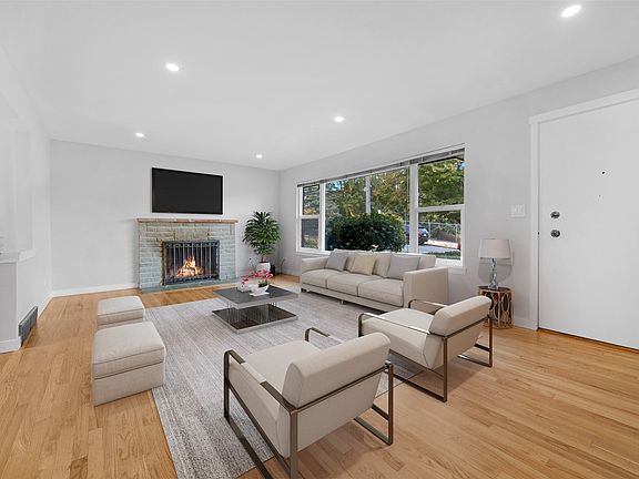3rd image of 3811 SW 105th Street