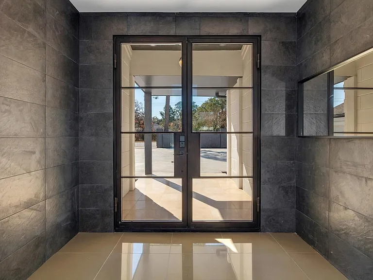 12564 Memorial Dr — Photo 11