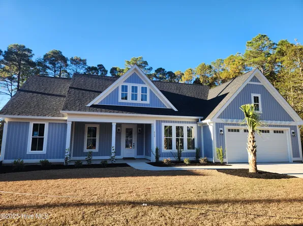 323 Pineknoll Drive NW, Calabash, NC 28467