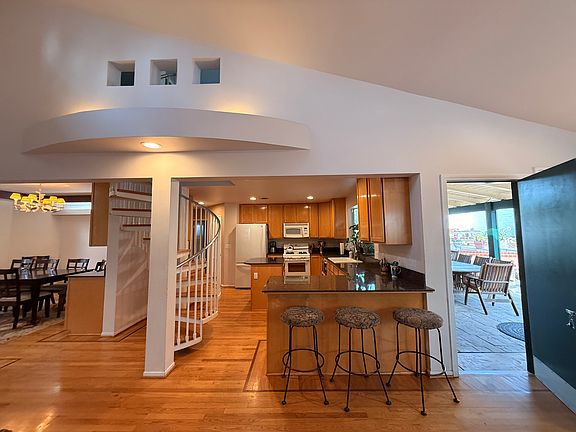 2nd image of 1319 Flanders Rd