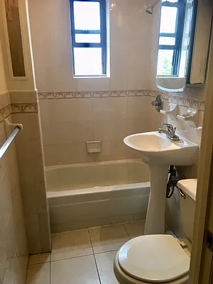 Rented by Halvatzis Realty | media 8