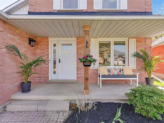 3rd image of 42 Handorf Dr