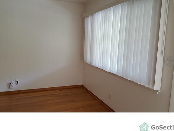 3rd image of 111 E Creek Dr
