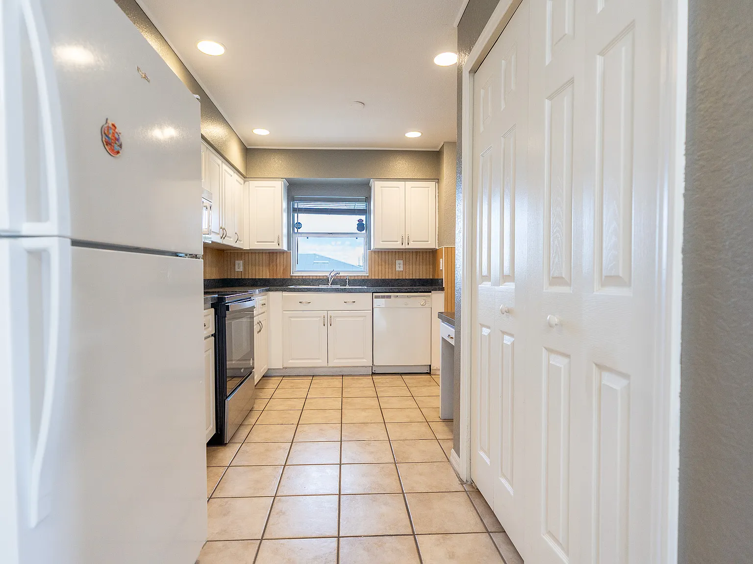 2 bed, 1025 sqft, $1,595 — Photo 4