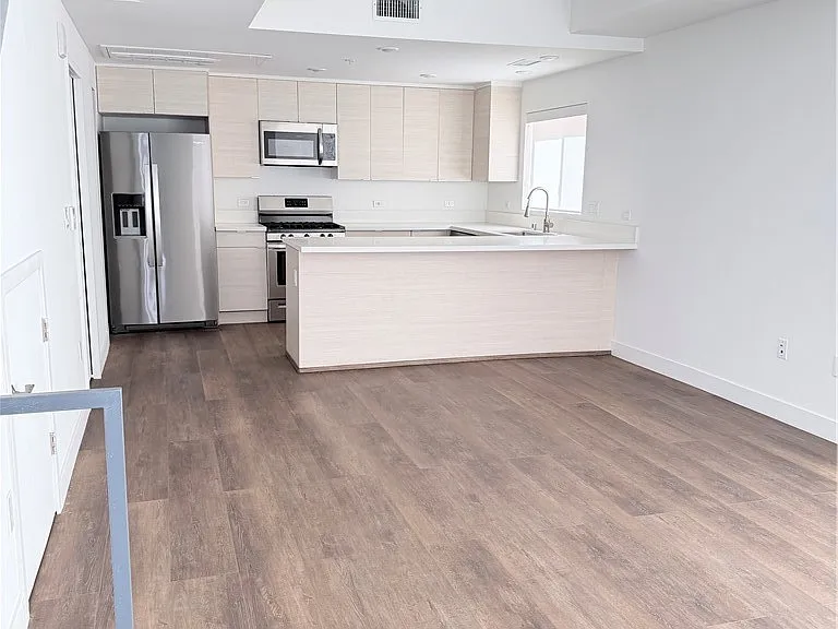 1245 N New Hampshire Ave #5 — Photo 8