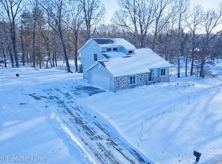 2993 Woodland Dr, Metamora, MI 48455