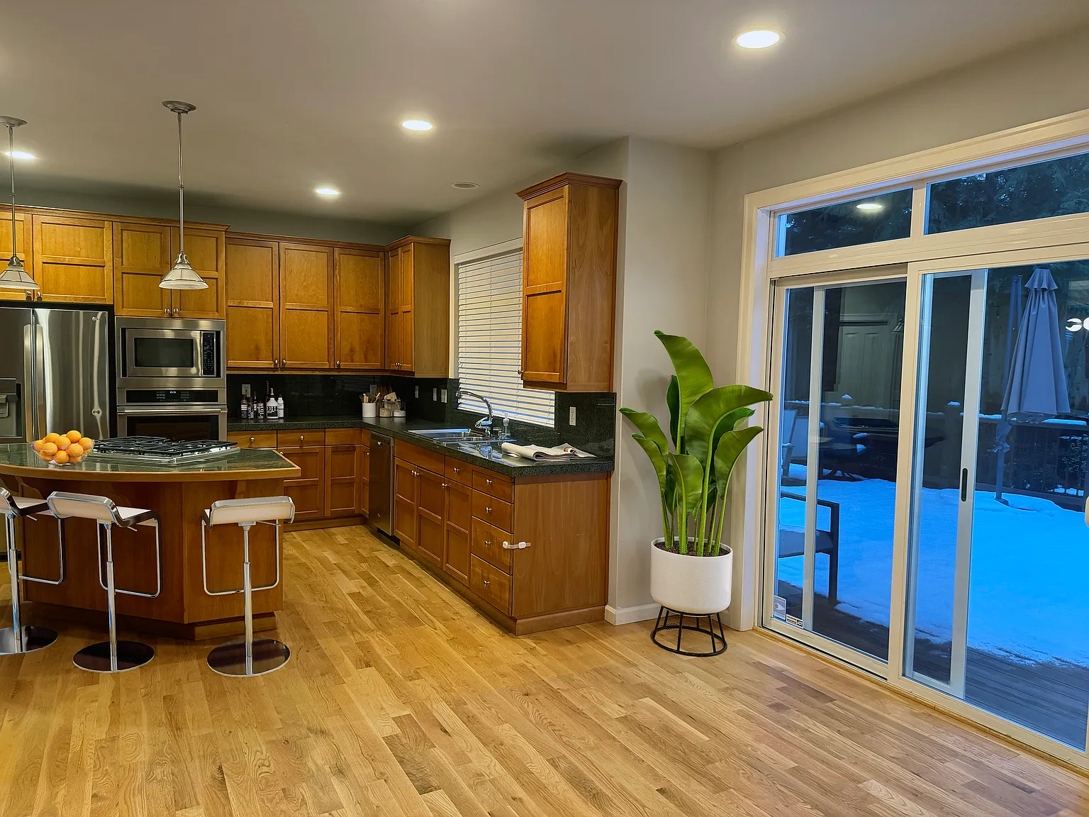 5 bed, 2.5 bath, 3100 sqft, $4,400 — Photo 3