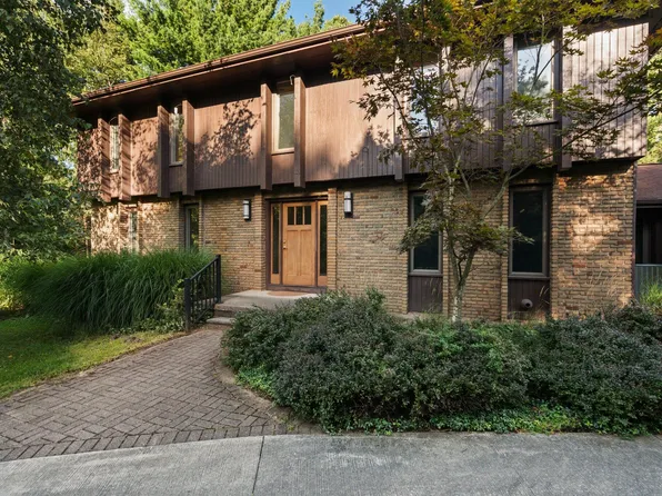 2732 Danbury Ln, Ann Arbor, MI 48103