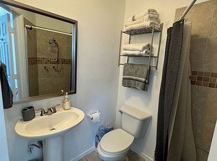 905 Coal Ave SW, Rio Rancho, NM 87124