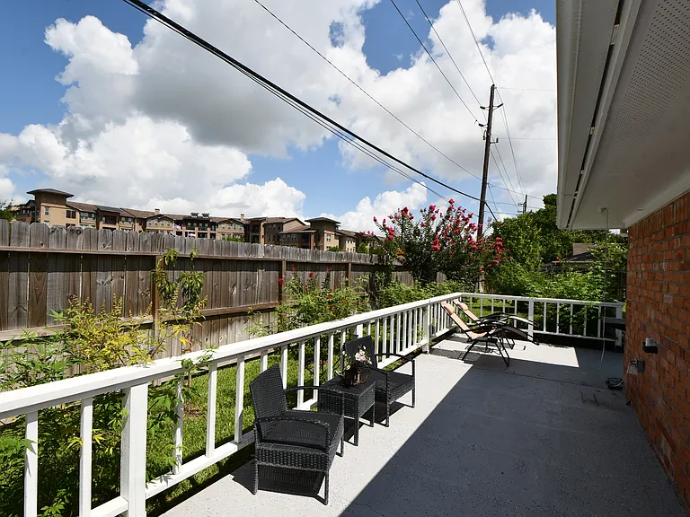 Camellia St — Photo 8