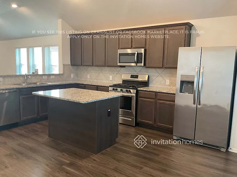 445 Pecan Landing Ln — Photo 5