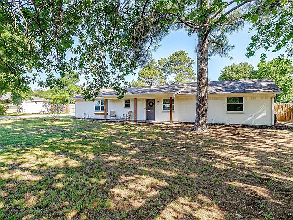 3rd image of 2212 Ridge Ln