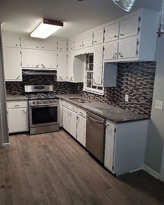 2nd image of 1053 Medina Dr