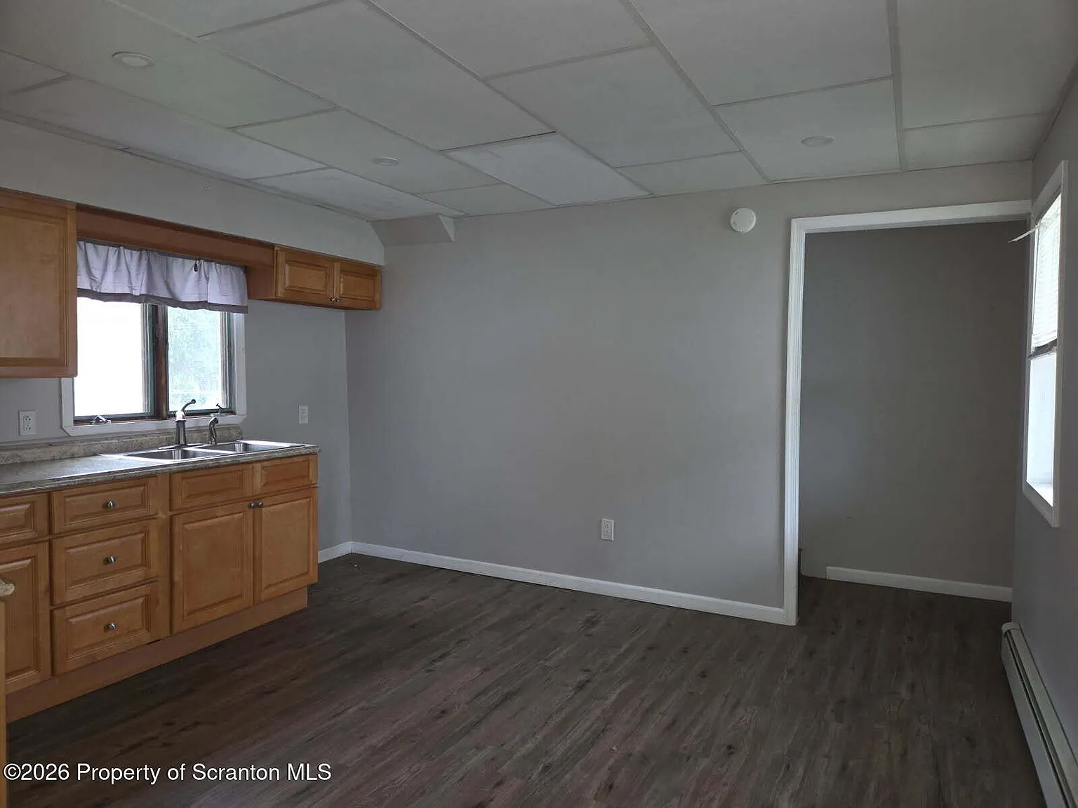 2 bed, 1.0 bath, 1100 sqft, $1,350 — Photo 4