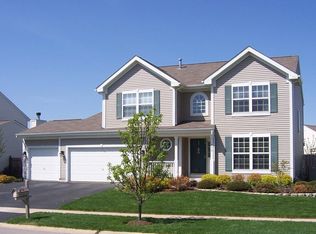 470 Raintree Dr, Oswego, IL 60543