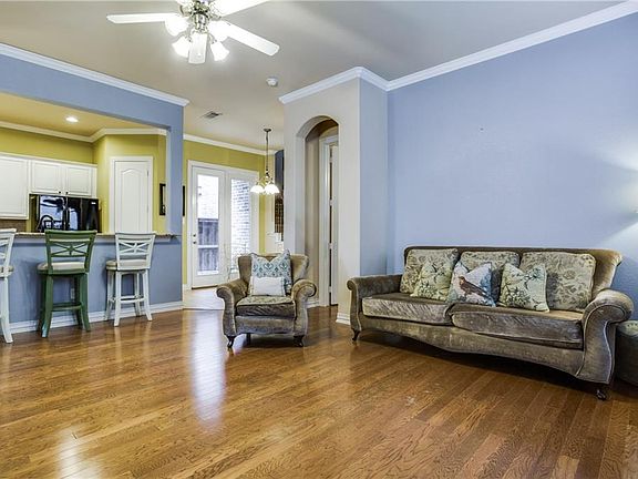 5th image of 1463 Cambridge Dr