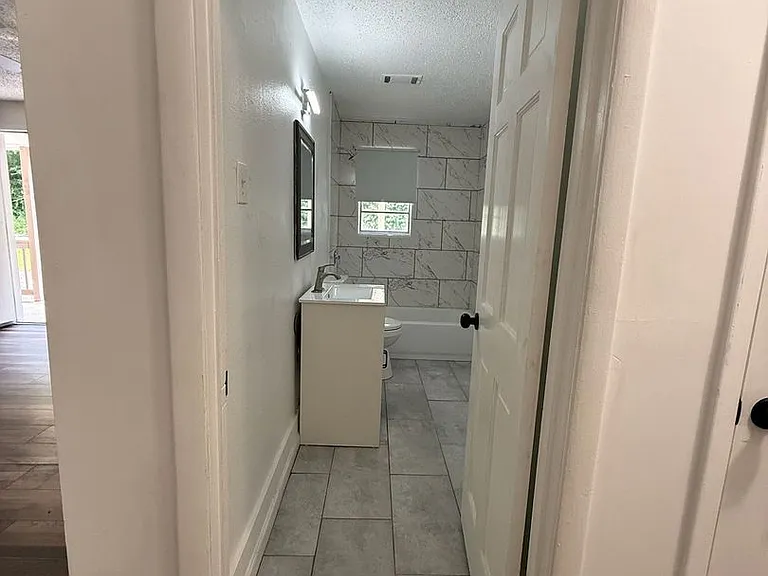 806 Armory Dr #B — Photo 18