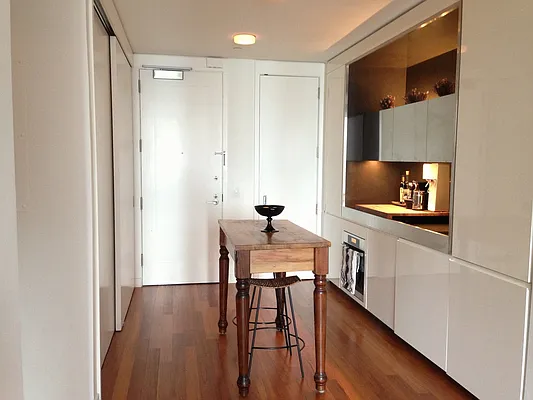 Rented by NY NY Condo, Inc | media 32