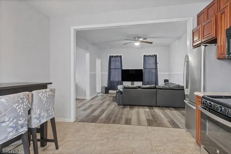 3 bed, 1.0 bath, $2,400 — Photo 2