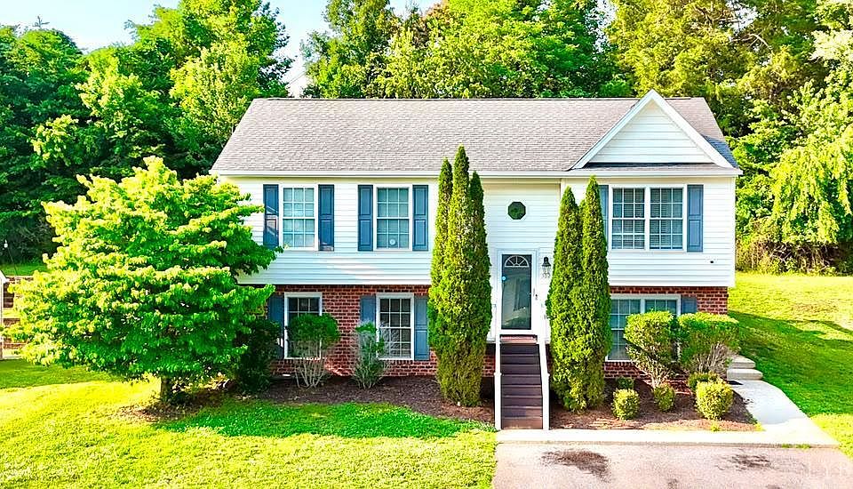 1st image of 302 Wessex Rd