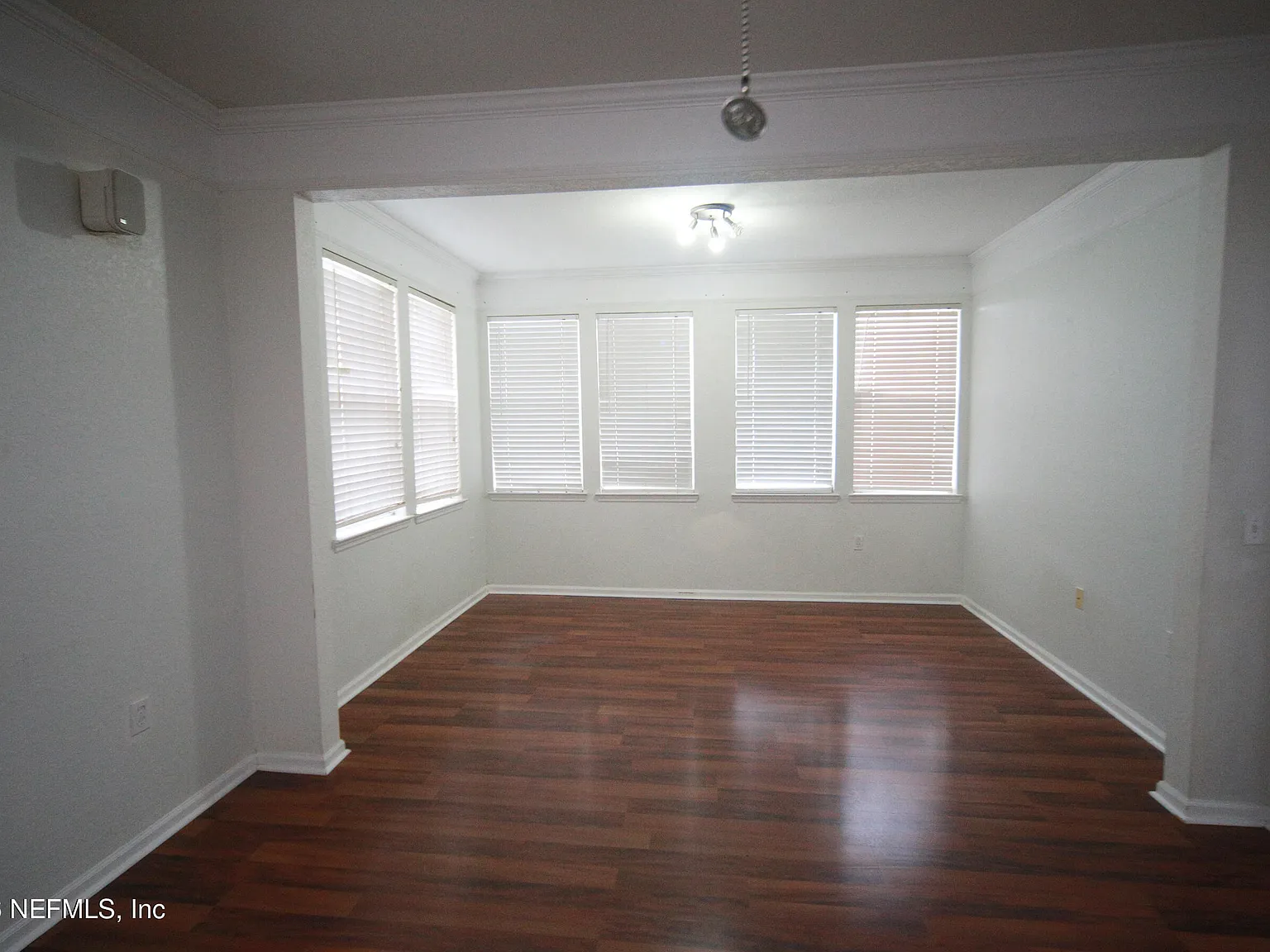 3 bed, 2.0 bath, 1345 sqft, $1,600 — Photo 2