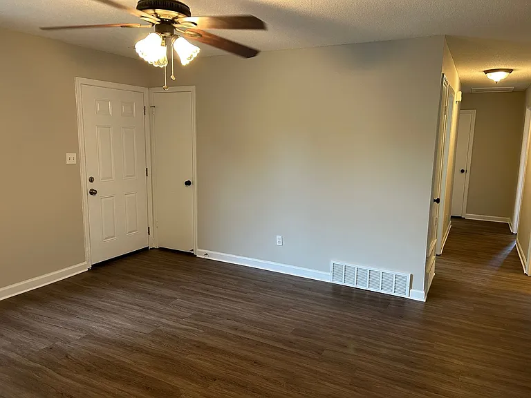 3530 Mayfair Dr — Photo 7