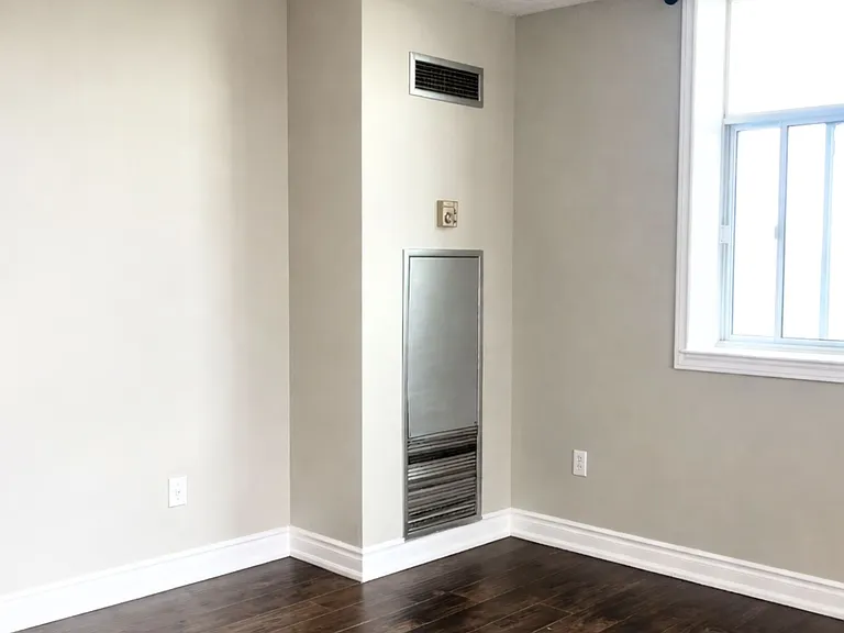 3559 Eglinton Ave W #611 — Photo 4