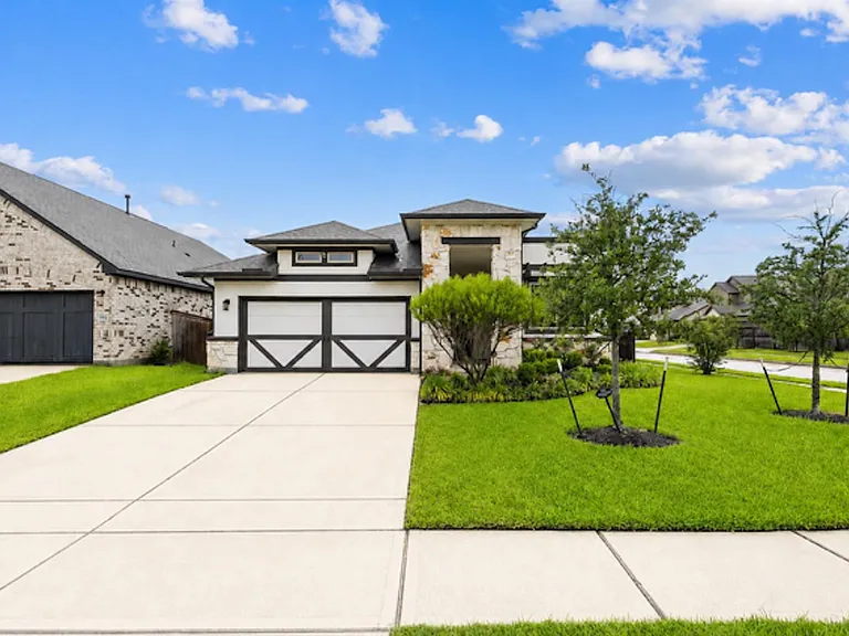 6027 Thief River Falls Dr — Photo 1