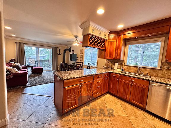 5th image of 801 Northwood Blvd Unit 8