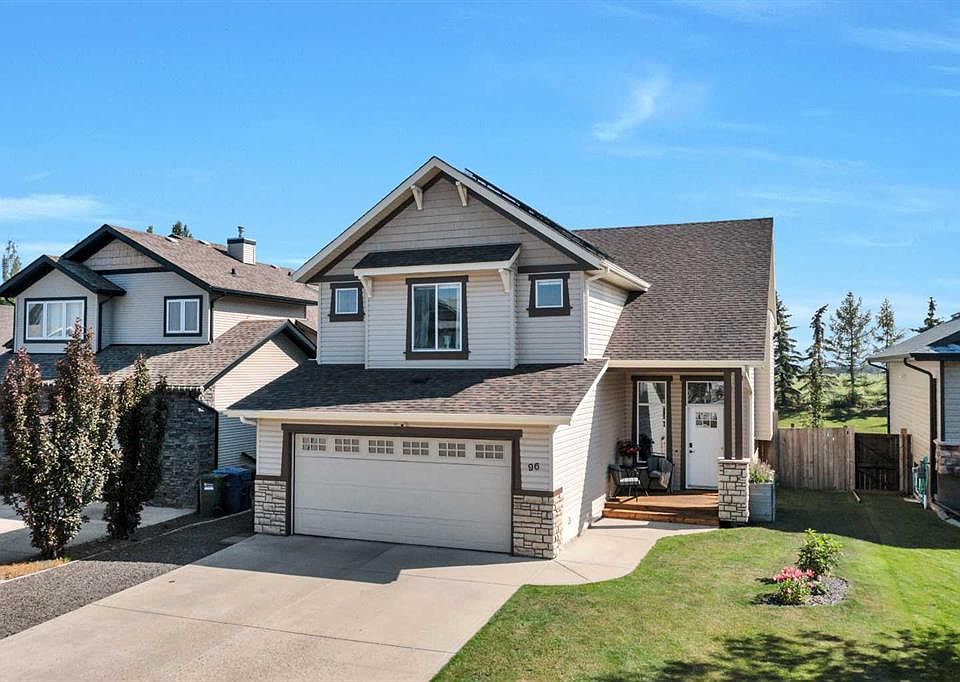 1st image of 96 N Valentine Cres