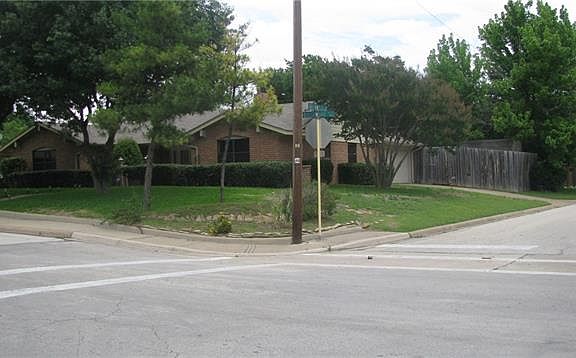3rd image of 146 S Crestwood Blvd