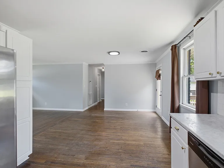 547 Harding Pl — Photo 10