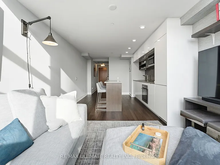 111 Saint Clair Ave W #811 — Photo 6