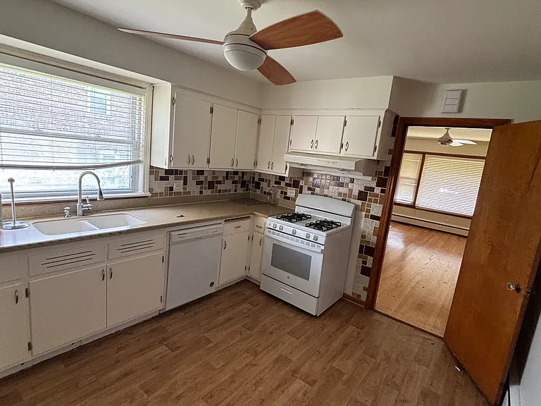 9559 S Yates Blvd #2 — Photo 7