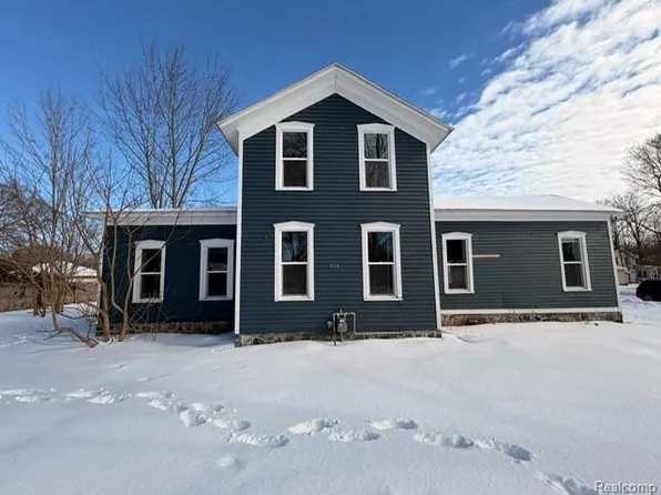 816 7th St, Three Rivers, MI 49093