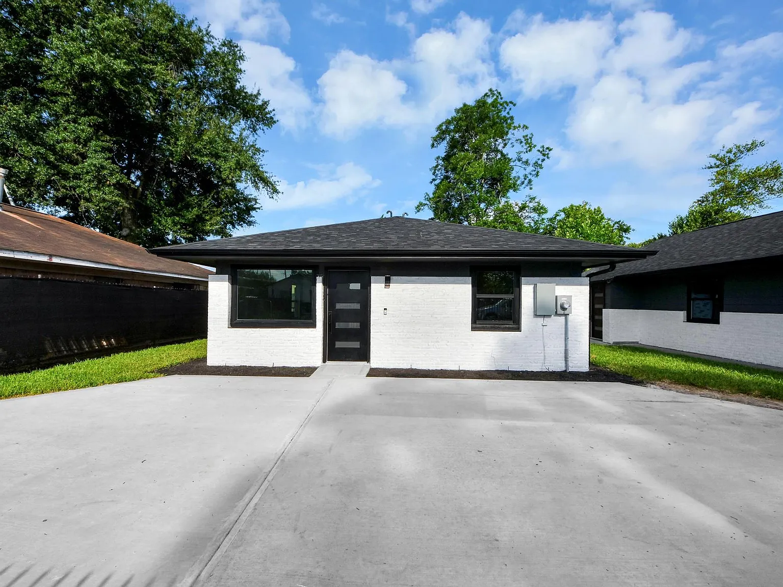2 bed, 1.0 bath, 1456 sqft, $1,250 — Photo 2