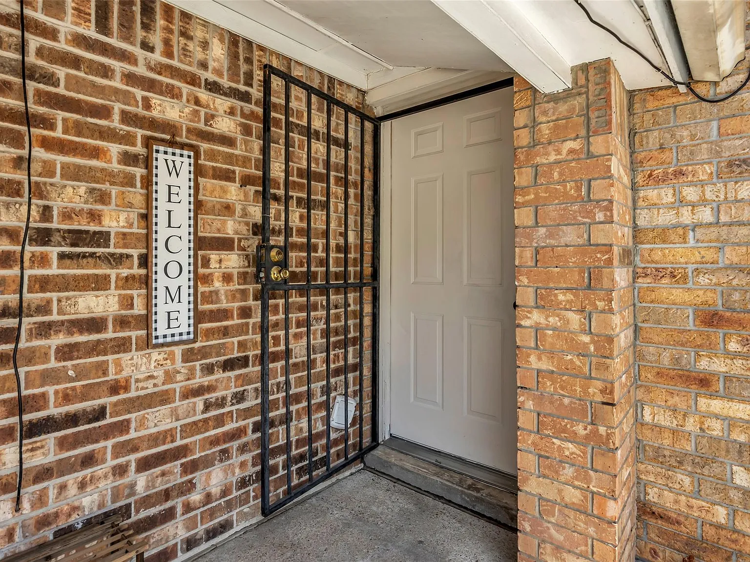 2 bed, 1.0 bath, 1100 sqft, $2,000 — Photo 1