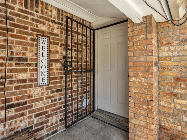 809 Brooks St, Houston, TX 77009